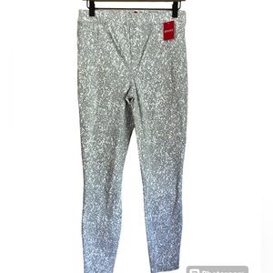 NEW Spanx Ankle Jean- ish Leggings Medium